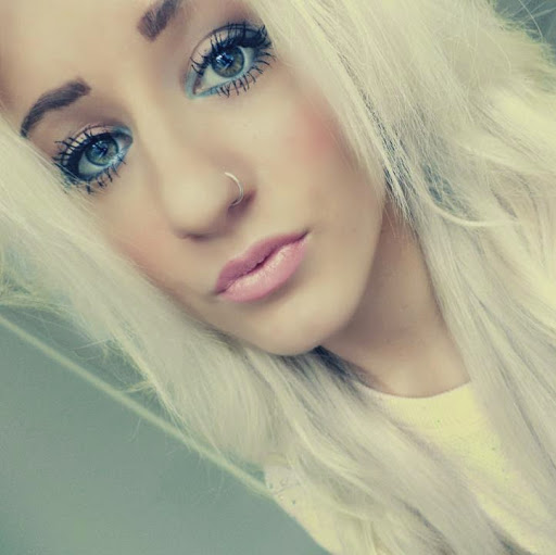 Ellie Lane Photo 8