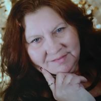 Julia Strickland Photo 29