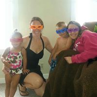 Laura Dickerson Photo 24