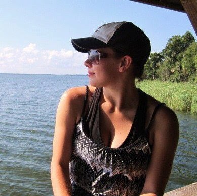Stephanie Fowler Photo 25