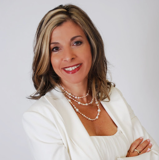 Lisa Mayer Photo 38