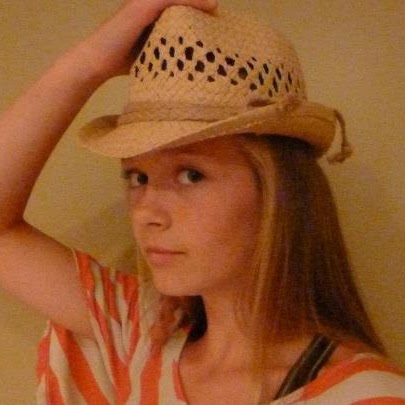 Lydia Larson Photo 27