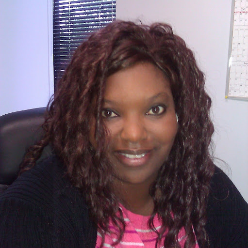 Erika Reynolds Photo 45