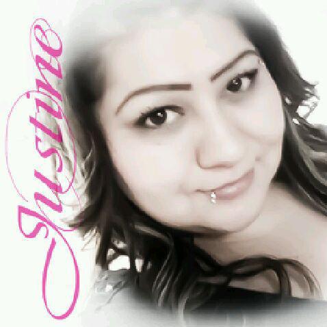 Justine Martinez Photo 32
