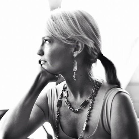 Elizabeth Campbell Photo 59