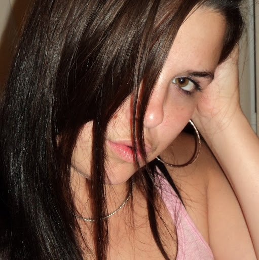 Nicole Metcalfe Photo 10