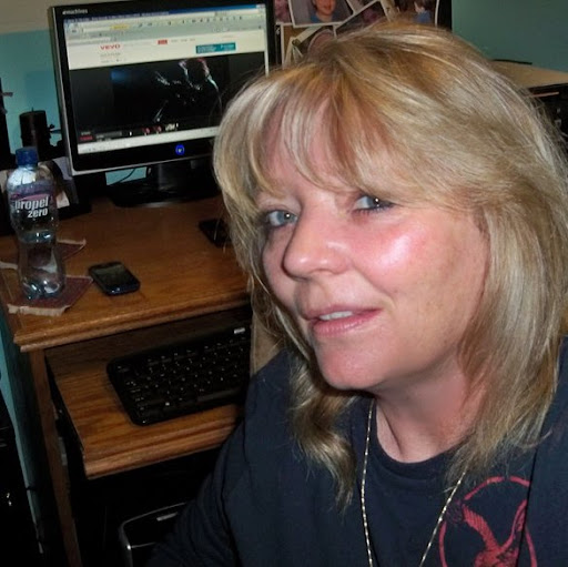 Julie Irwin Photo 36