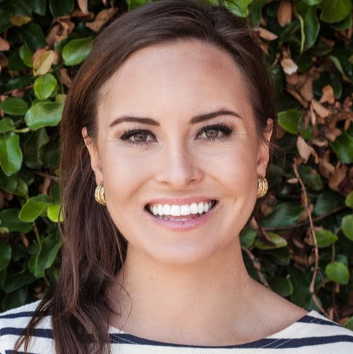 Leah Gibson Photo 25