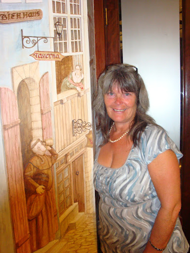 Angela Roche Photo 11