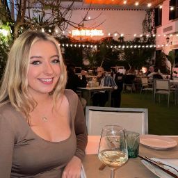 Claudia Gibson Photo 38