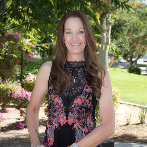 Julie Lyon Photo 43