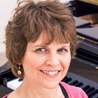 Linda Clement Photo 48