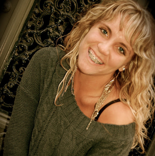 Hannah Ross Photo 37