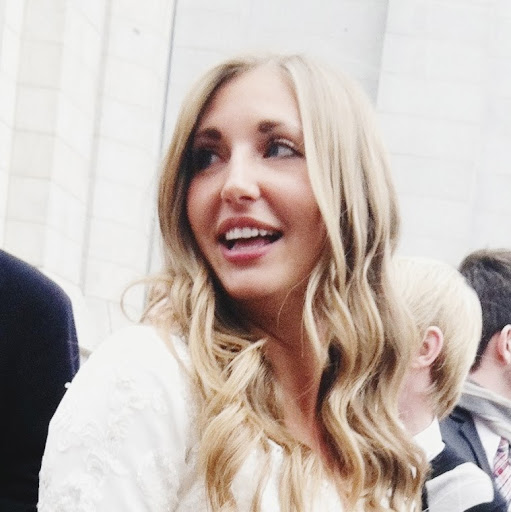 Lindsay Howell Photo 38