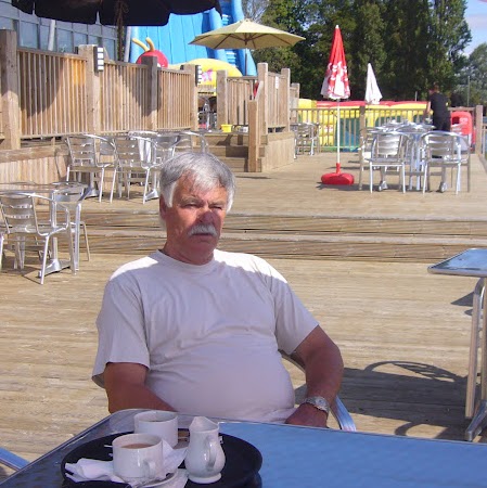 Robert Usher Photo 11