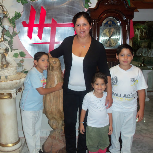 Alicia Lugo Photo 37