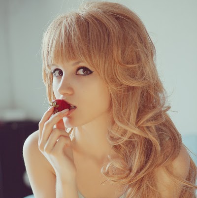 Anne Stone Photo 18