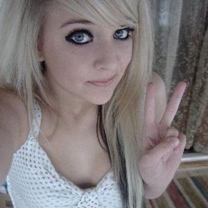 Kelly Simpson Photo 20