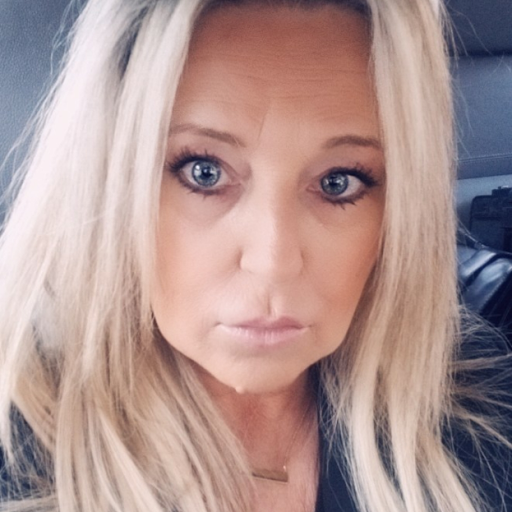 Debbie Hansen Photo 28