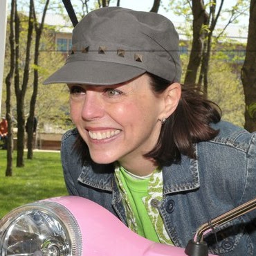Amy Bond Photo 12