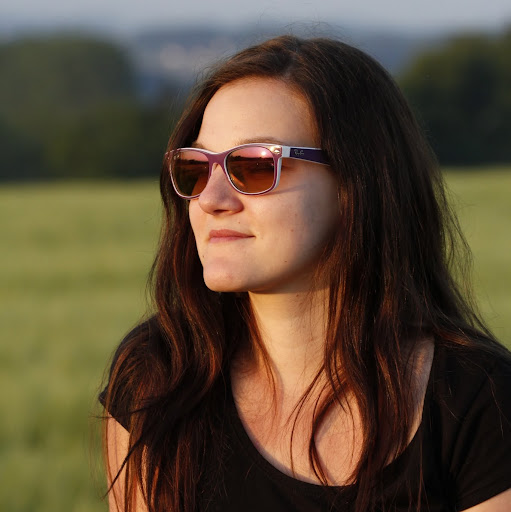 Laura Rott Photo 4