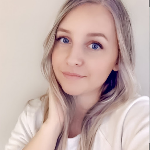 Chelsea Roberts Photo 35