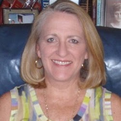 Lynda Hall Photo 14