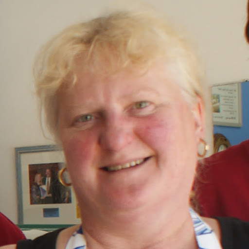 Angie Robinson Photo 26
