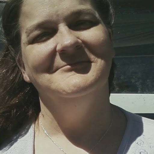 Connie Hardy Photo 31