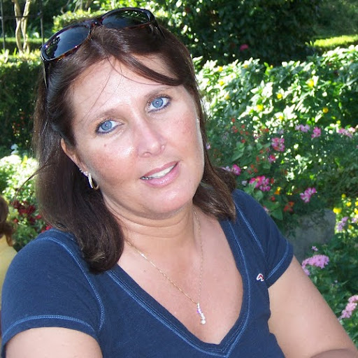 Julie Isbell Photo 28