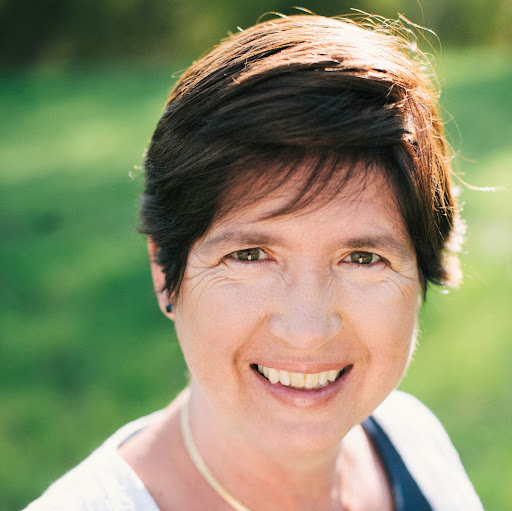 Lynda Hawkins Photo 18