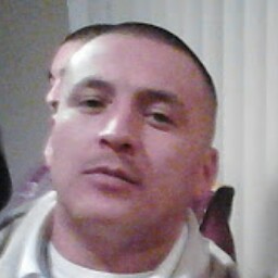 Chris Ruiz Photo 37