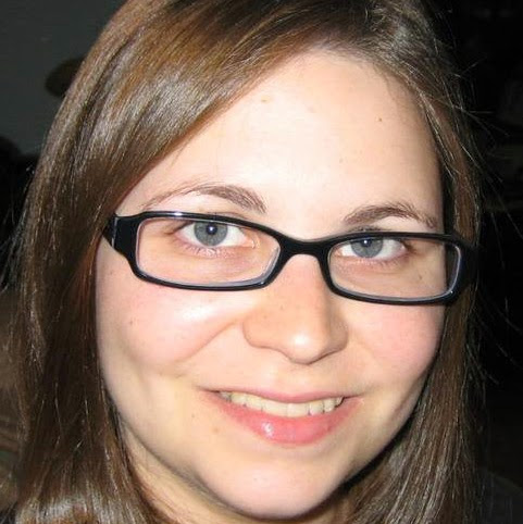 Lori Davis Photo 7