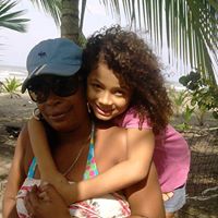Yolanda Roberts Photo 18