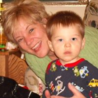 Suzanne Howell Photo 27