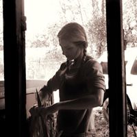 Sarah Arnold Photo 34