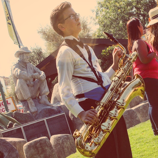 Justin Perez Photo 34