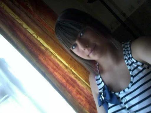 Lucy Cartwright Photo 9