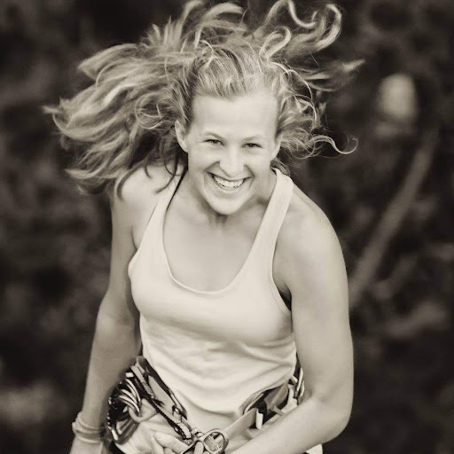 Caroline Fitzgerald Photo 9