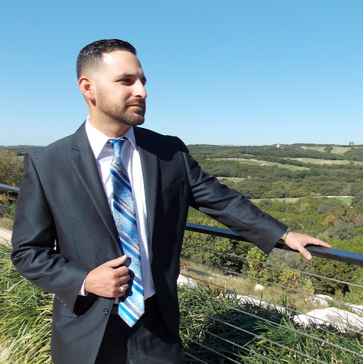 Christopher Reyes Photo 16