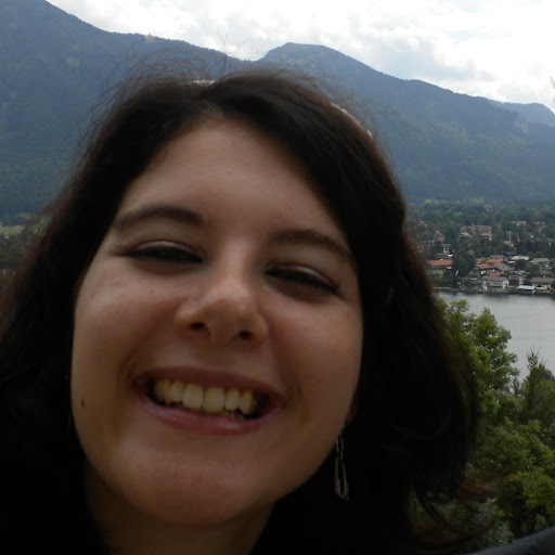 Stefanie Hahn Photo 8