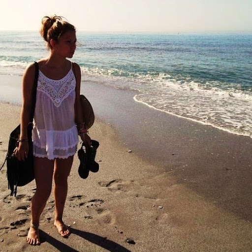 Laura Holt Photo 12