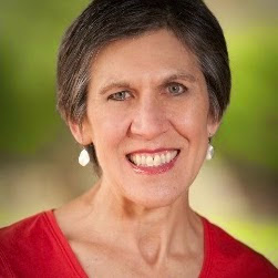 Jennifer Lyle Photo 32