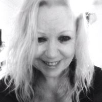 Lorraine Cooper Photo 37