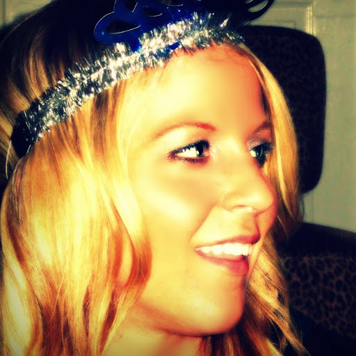 Rebecca Tully Photo 27