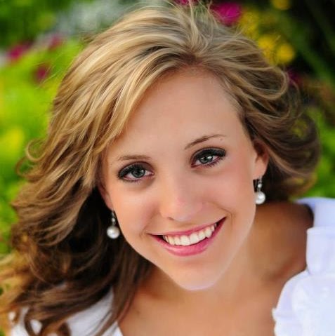 Lindsay Knight Photo 20