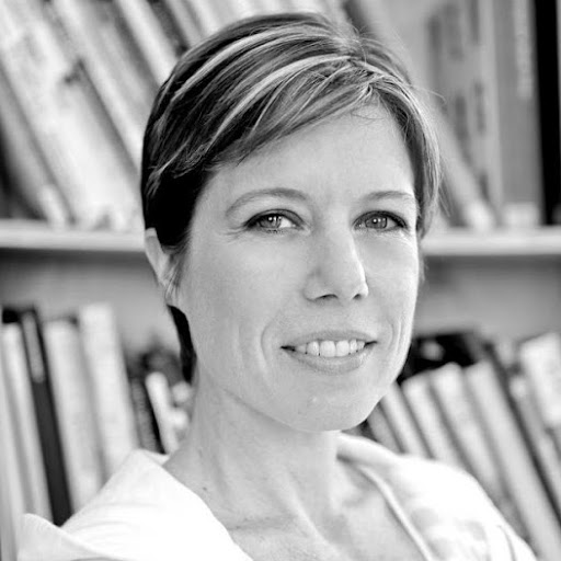Jennifer Kinney Photo 13