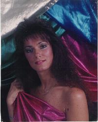 Gina Daniels Photo 5