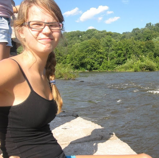Hannah Gustafson Photo 15