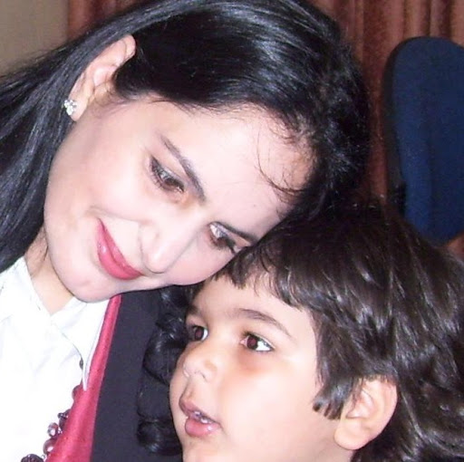 Laura Khoury Photo 27